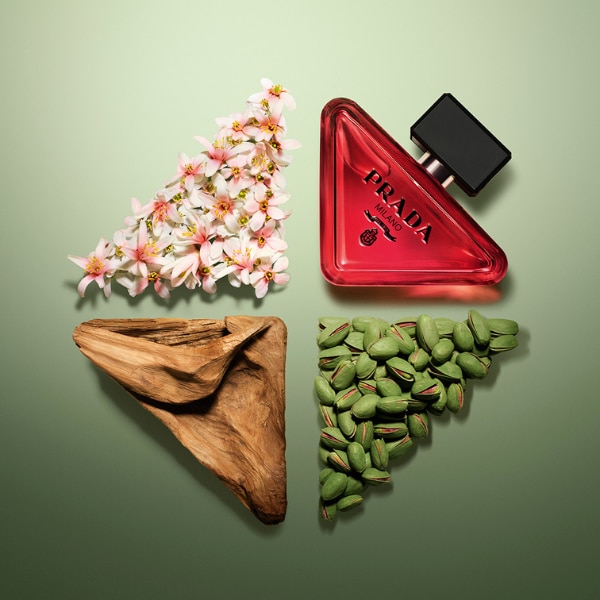 <p style="text-align: center;">Paradoxe Radical Essence, the new feminine fragrance by Prada</p>