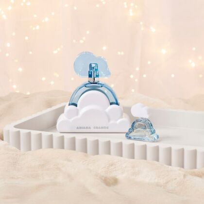 50ML Ariana Grande Cloud Eau de Parfum Spray Gift Set  3 of 3 