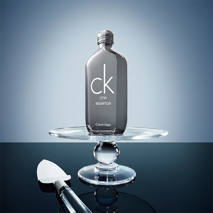 50ML Calvin Klein One Essence Parfum Gift Set  4 of 6 