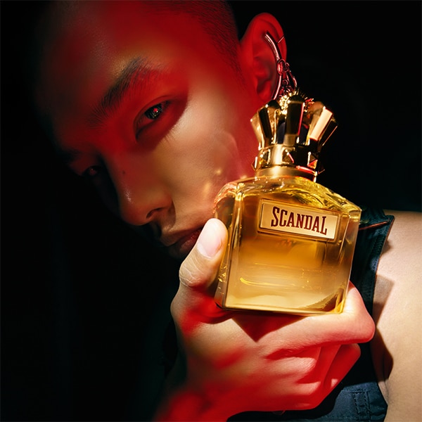 Model with bottle shot 1