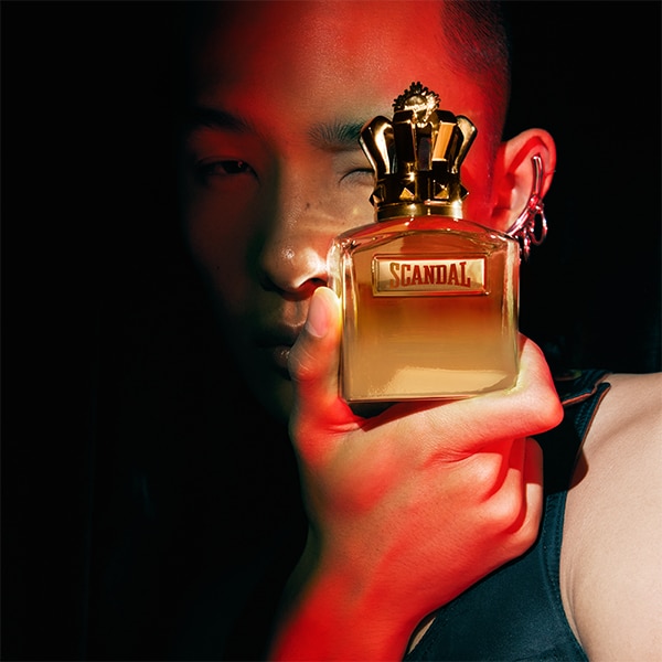 Model with bottle shot 2