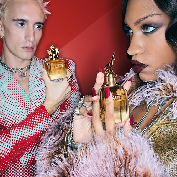 Two models with both male and female versions of Scandal Absolu