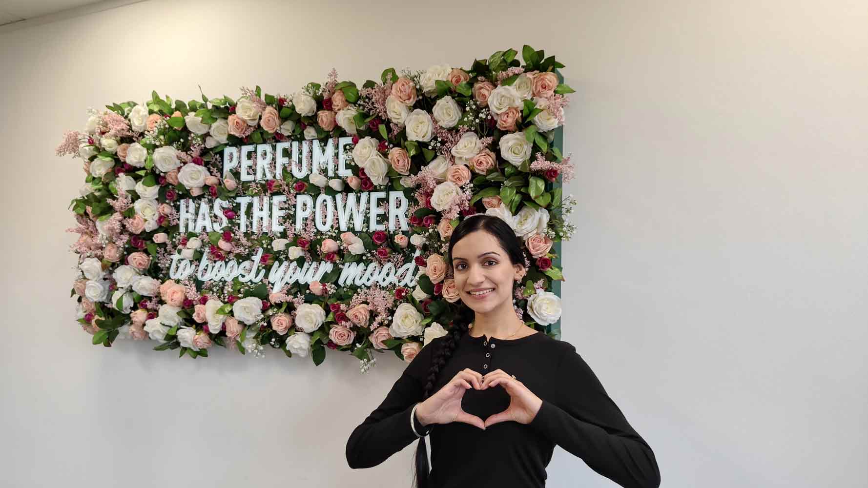 A women showing a heart synbol with hands