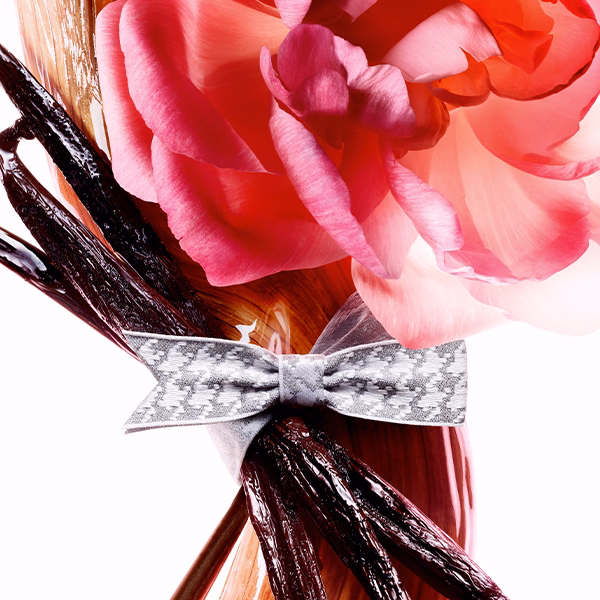 Some wood, flowers and vanilla with a bow